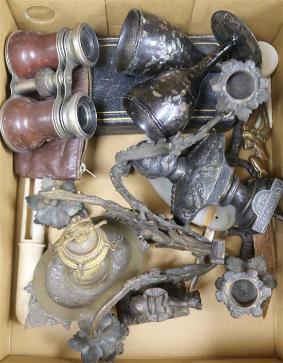 A group of mixed collectables